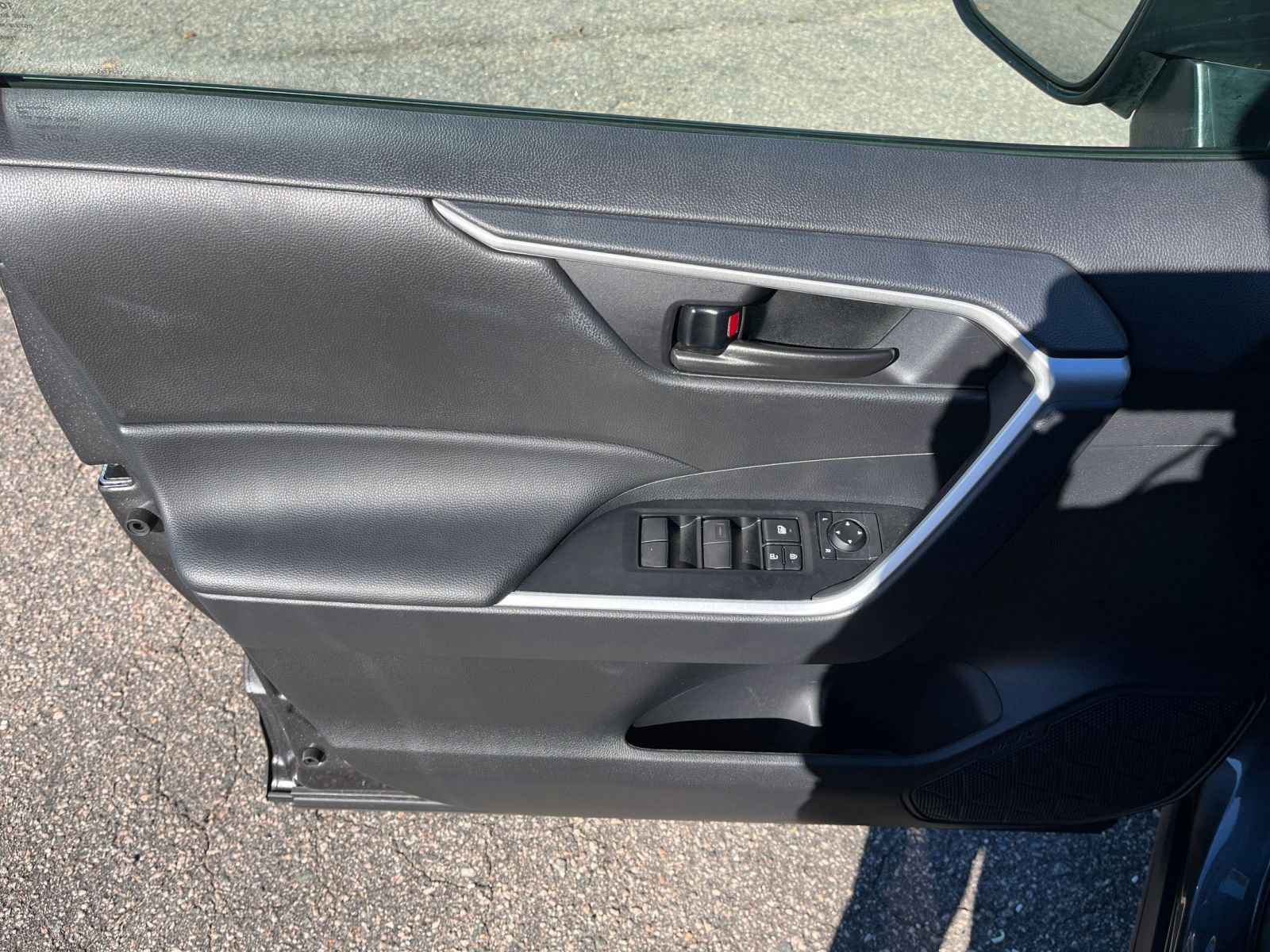 Used 2025 Toyota RAV4 LE image 18