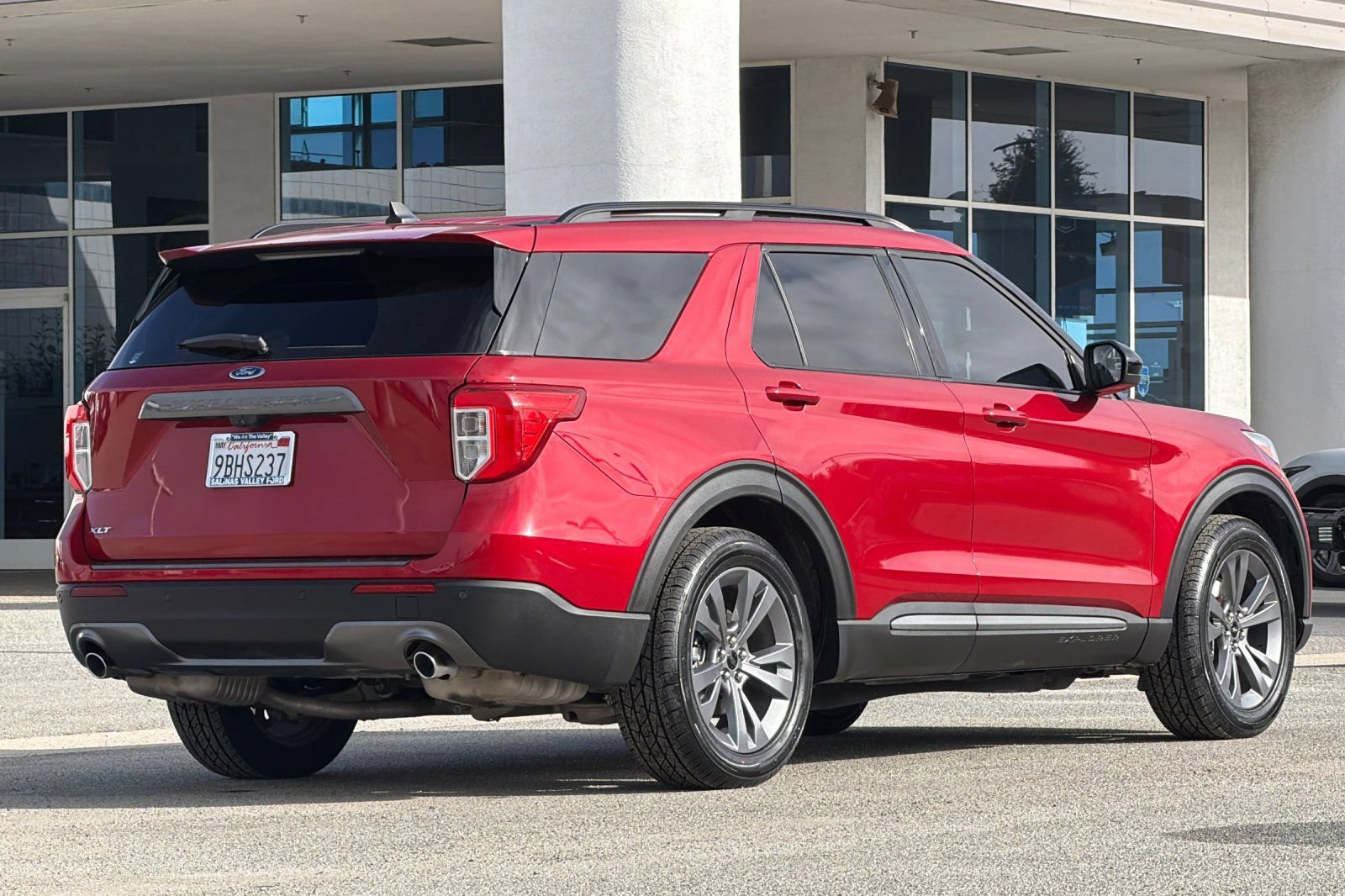 Used 2022 Ford Explorer XLT w/ Equipment Group 202A RWD image 4