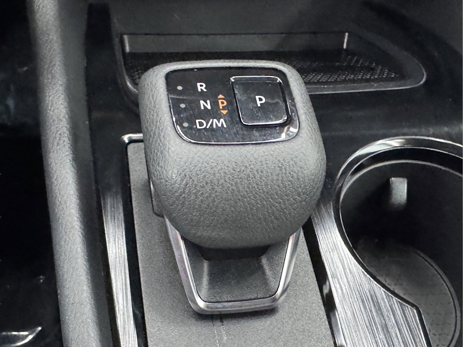 Used 2024 Nissan Rogue S AWD/4WD image 36