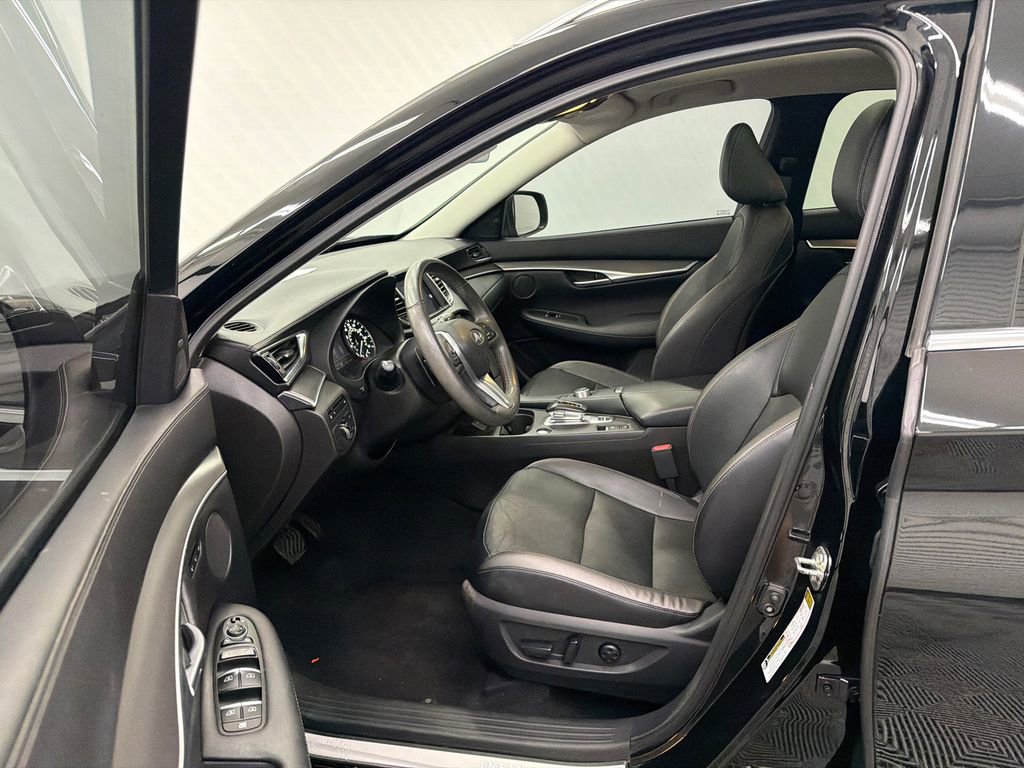 Used 2023 INFINITI QX50 Luxe image 9
