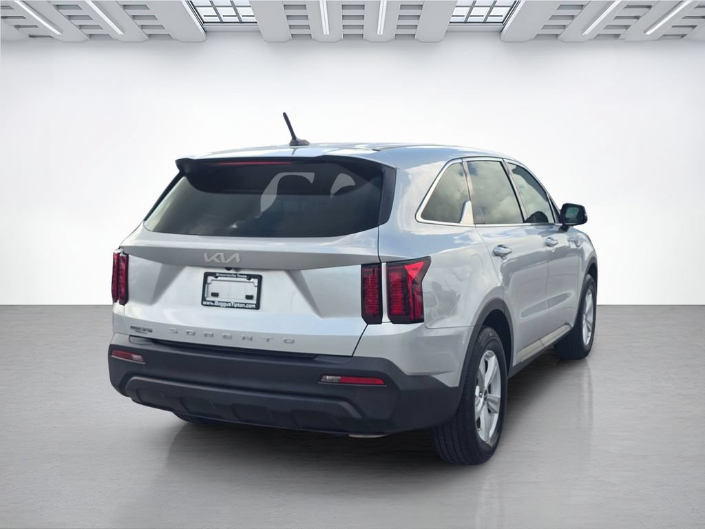 Used 2022 Kia Sorento LX FWD image 3