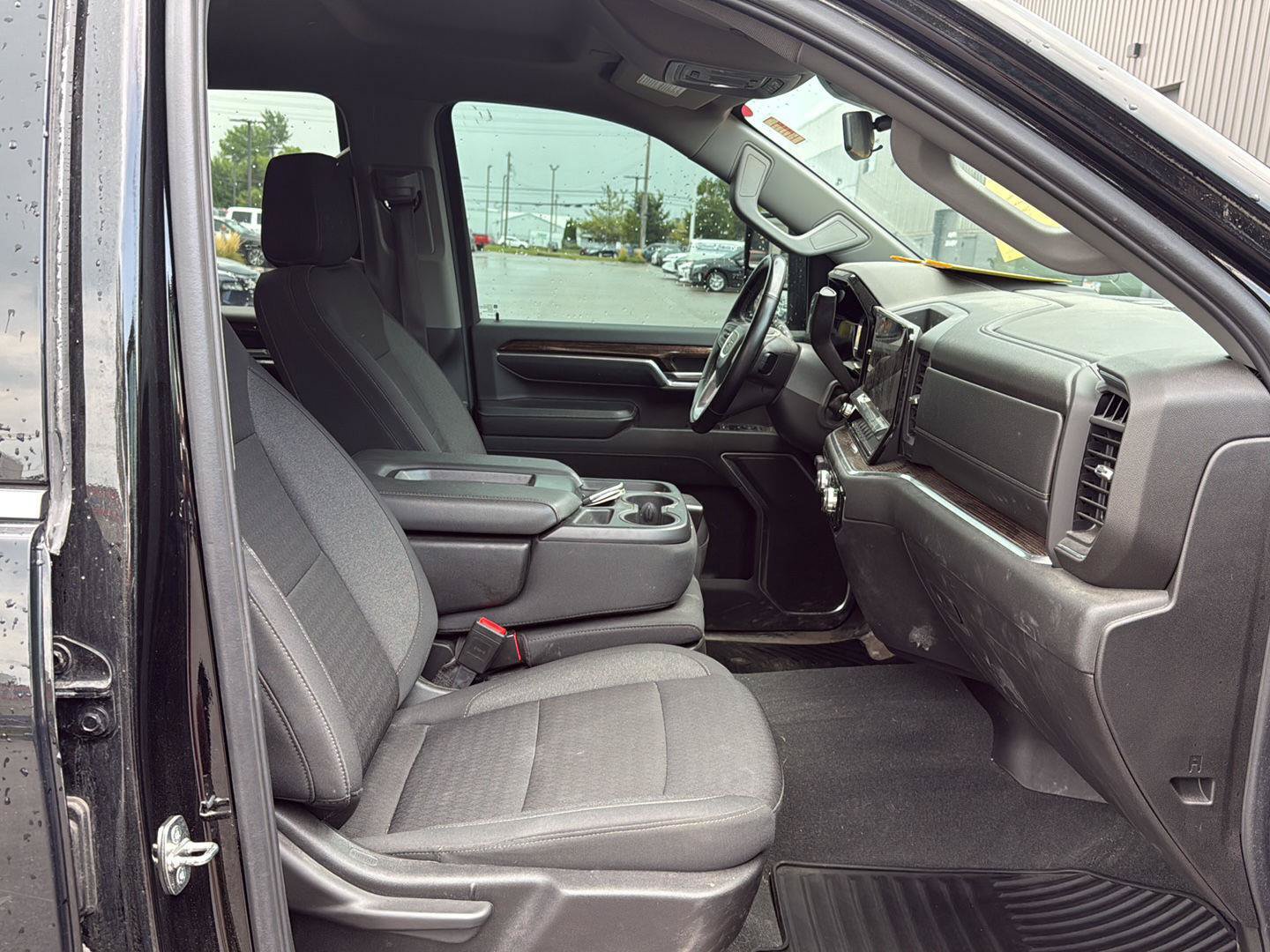 Used 2024 GMC Sierra 2500 SLE w/ SLE Value Package AWD/4WD image 12