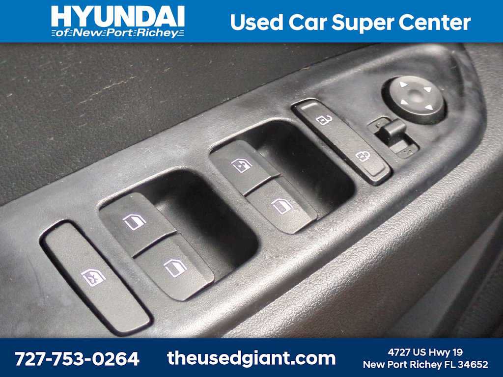 Certified 2023 Hyundai Venue SEL FWD image 24