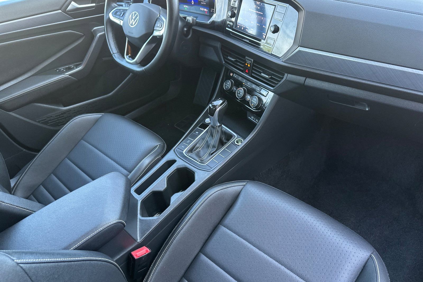 Used 2024 Volkswagen Jetta SE image 15