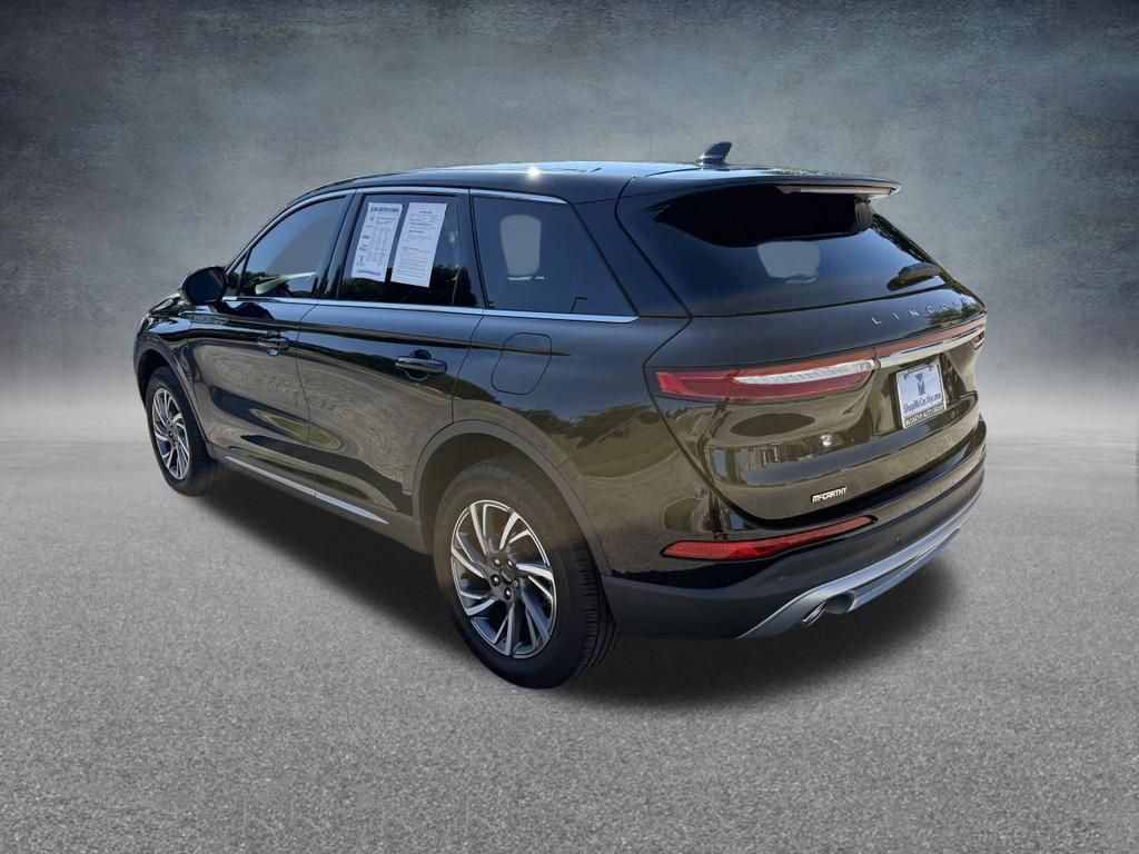 Used 2025 Lincoln Corsair AWD image 4