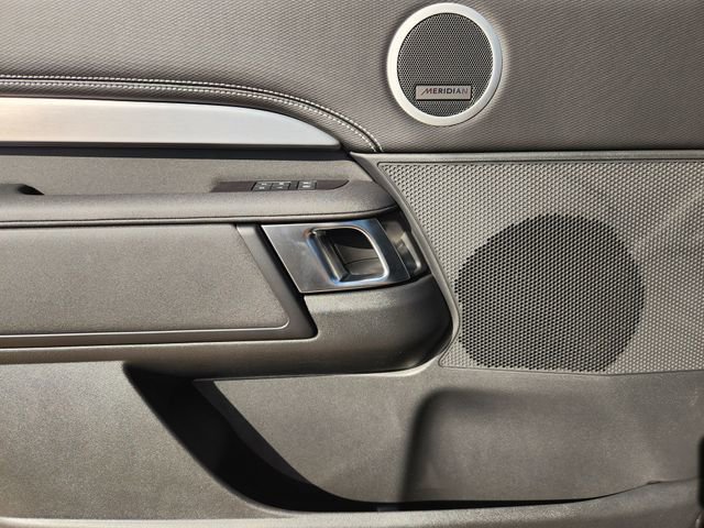 New 2026 Land Rover Discovery Limited Edition image 16