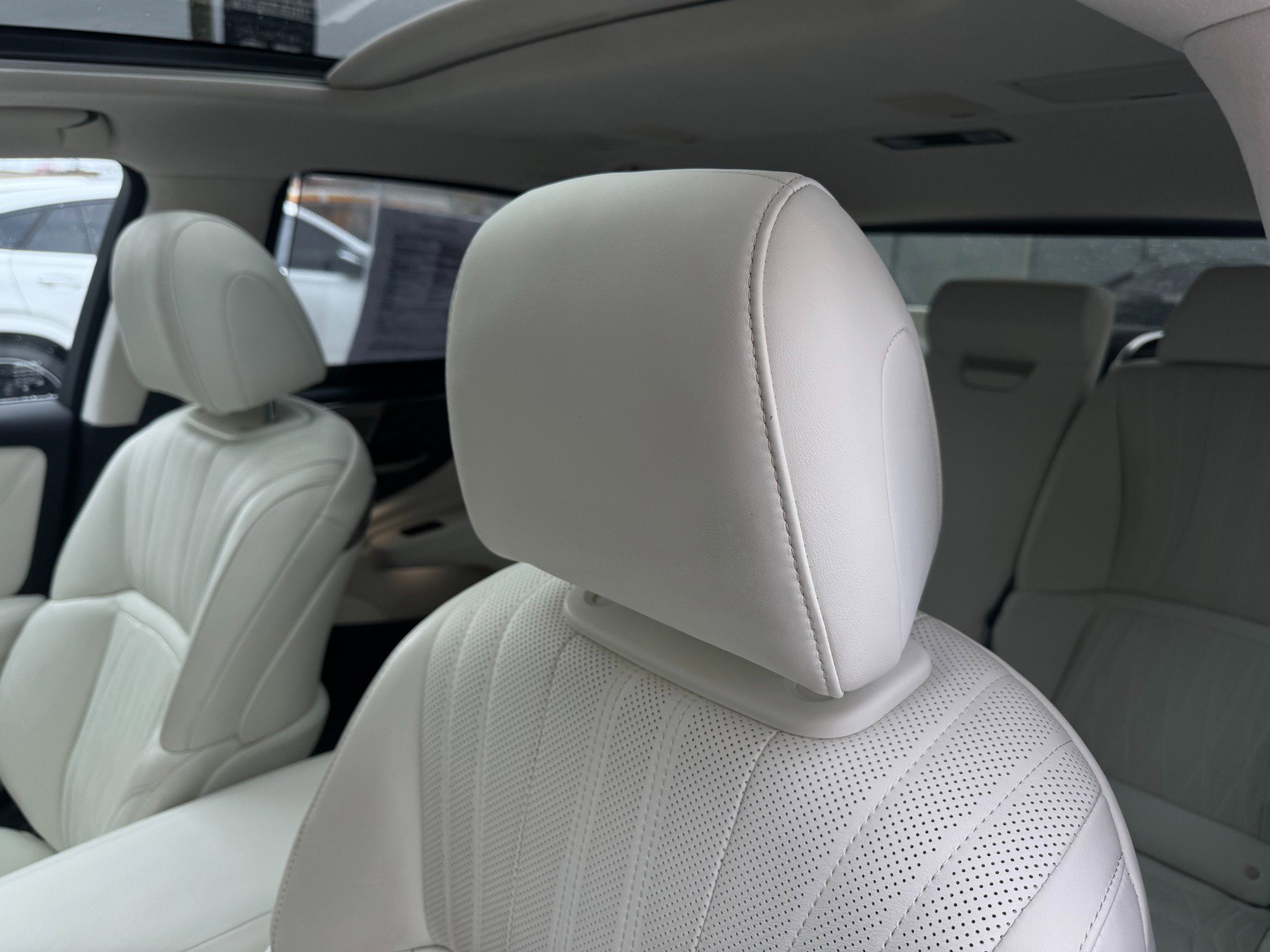 Used 2023 Lexus LS 500h AWD w/ Luxury Package image 28