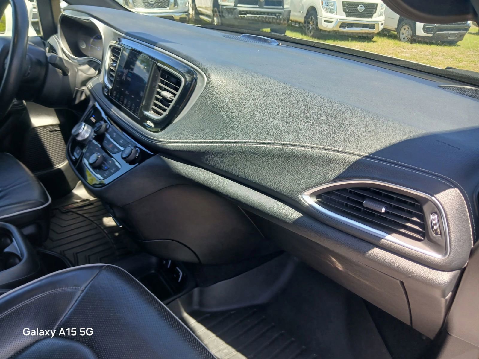 Used 2019 Chrysler Pacifica Limited w/ Advanced Safetytec Group FWD image 20