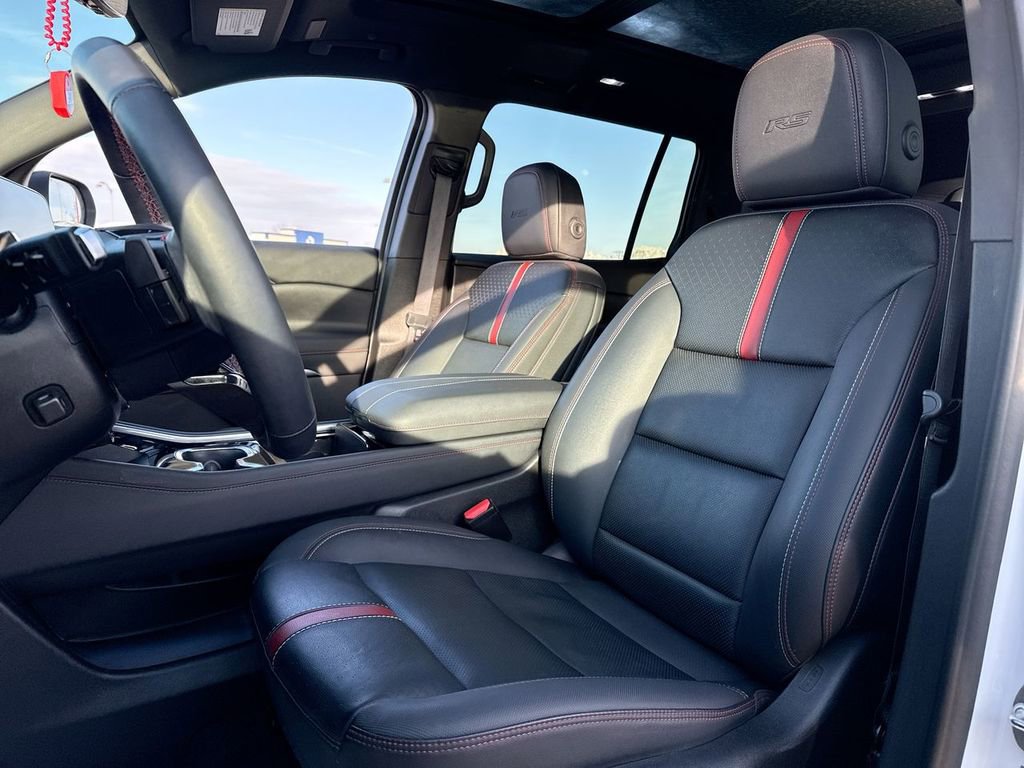 Used 2024 Chevrolet Traverse RS w/ LPO, Floor Liner Package image 11