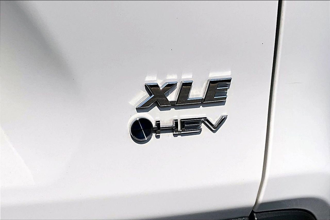 Used 2025 Toyota RAV4 XLE w/ Convenience Package image 21