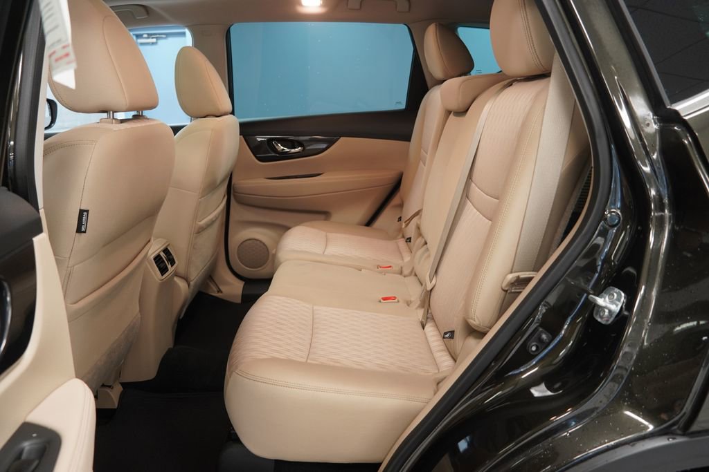 Used 2017 Nissan Rogue SV image 26