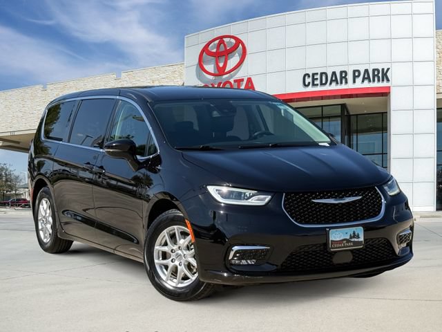 Used 2024 Chrysler Pacifica Touring-L FWD image 1