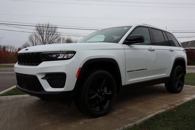 New 2025 Jeep Grand Cherokee Altitude image 6