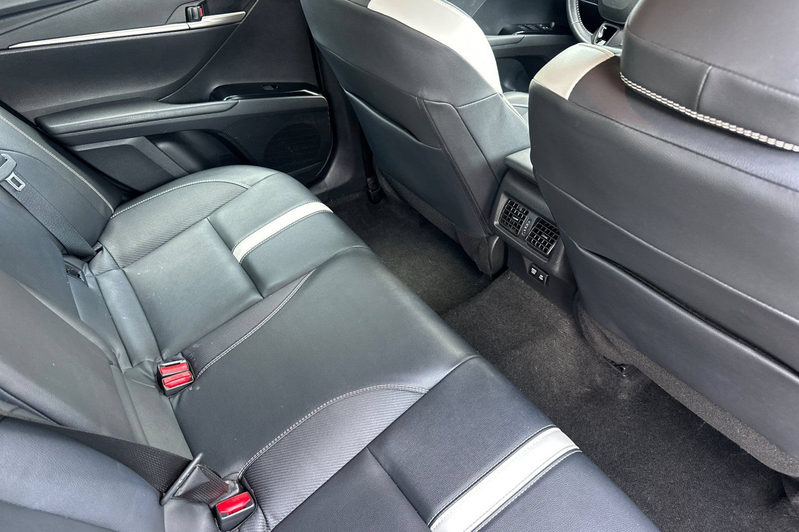 Used 2025 Toyota Camry SE FWD image 17