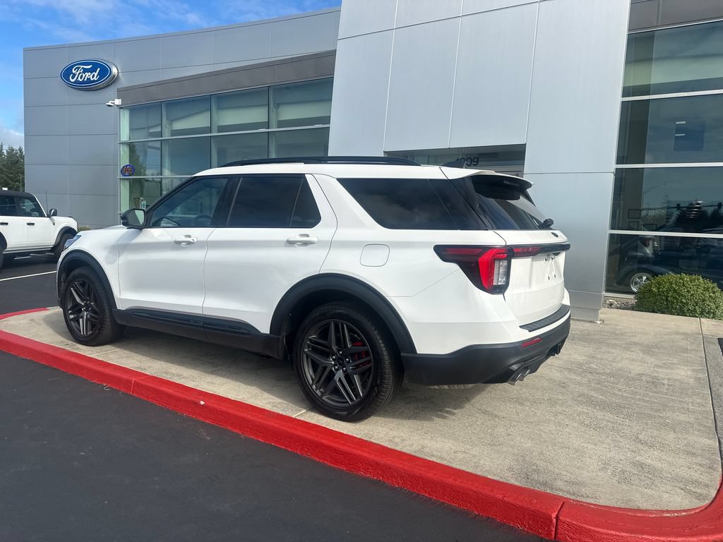 Used 2025 Ford Explorer ST AWD/4WD image 2