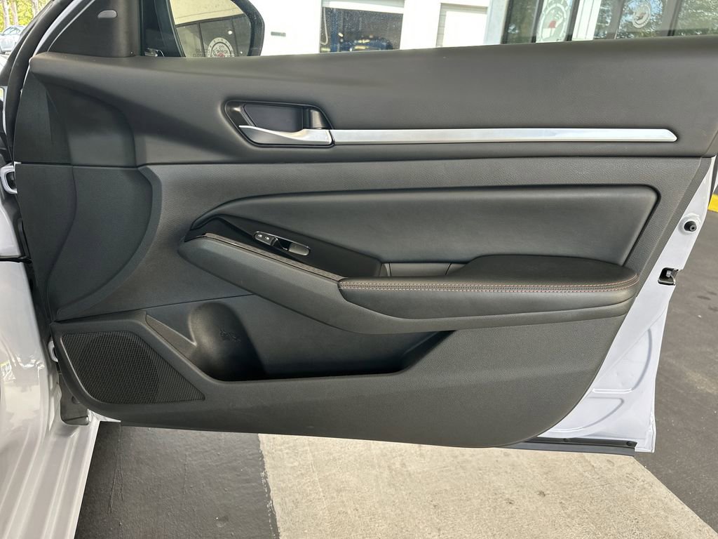 Used 2024 Nissan Altima 2.5 SR image 34