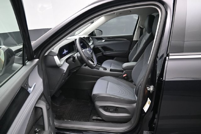 New 2026 Volkswagen Tiguan SE FWD image 9