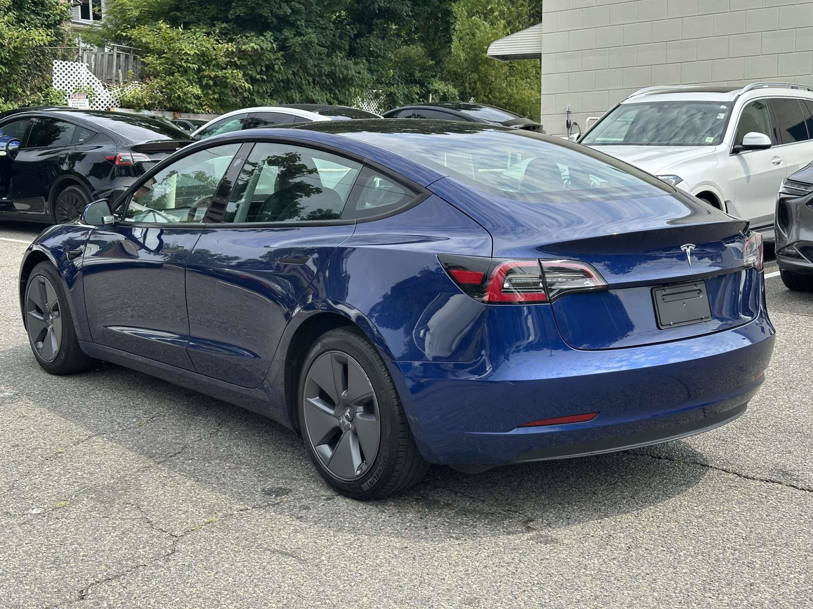 Used 2023 Tesla Model 3 Standard Range RWD image 5