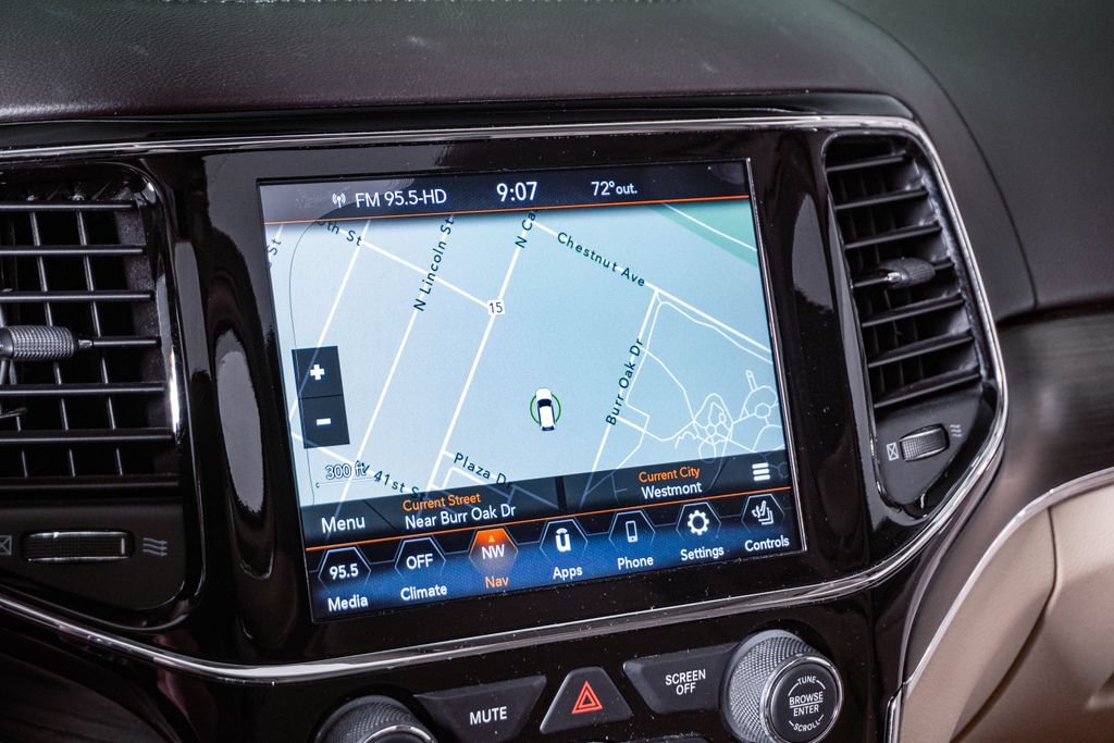 Used 2019 Jeep Grand Cherokee Overland AWD/4WD image 22