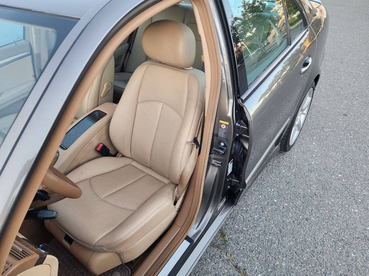 Used 2009 Mercedes-Benz E 350 Sedan image 13