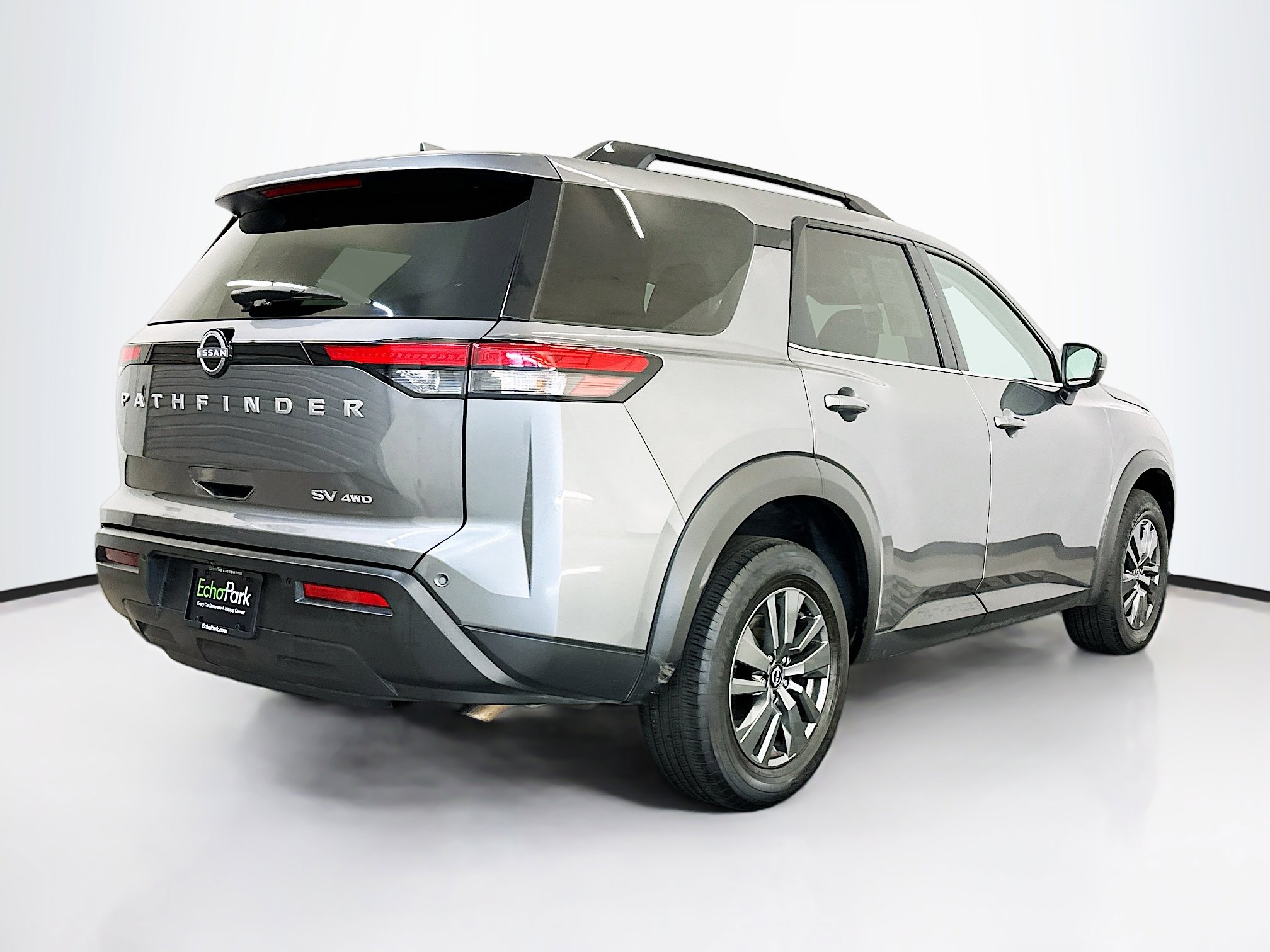 Used 2024 Nissan Pathfinder SV image 9