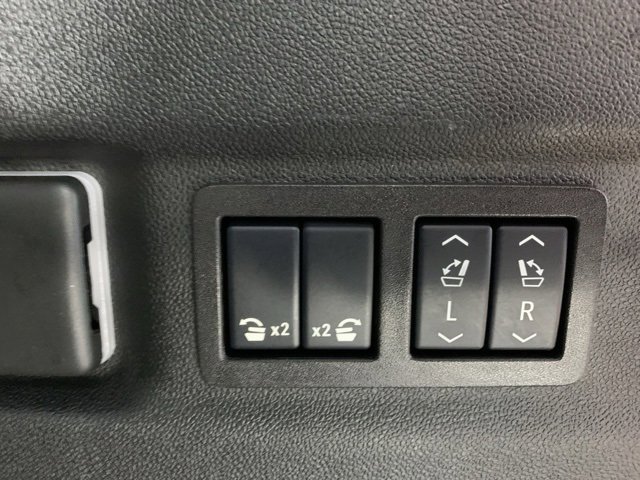 Used 2025 GMC Yukon XL AT4 Ultimate image 14