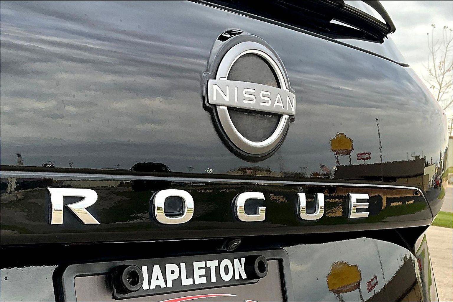 Used 2023 Nissan Rogue SV image 8