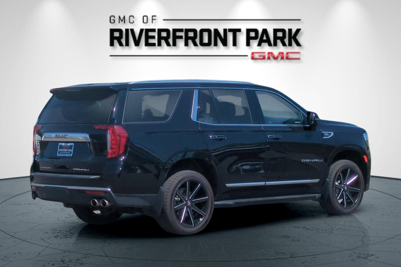 Used 2021 GMC Yukon Denali AWD/4WD image 3