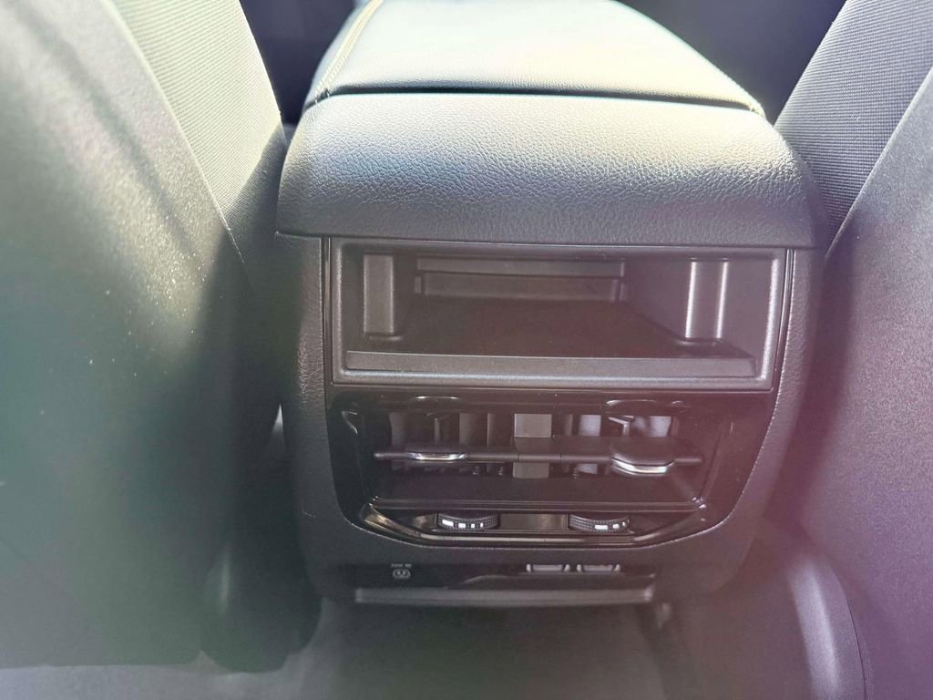 Used 2024 Jeep Grand Cherokee Altitude image 11