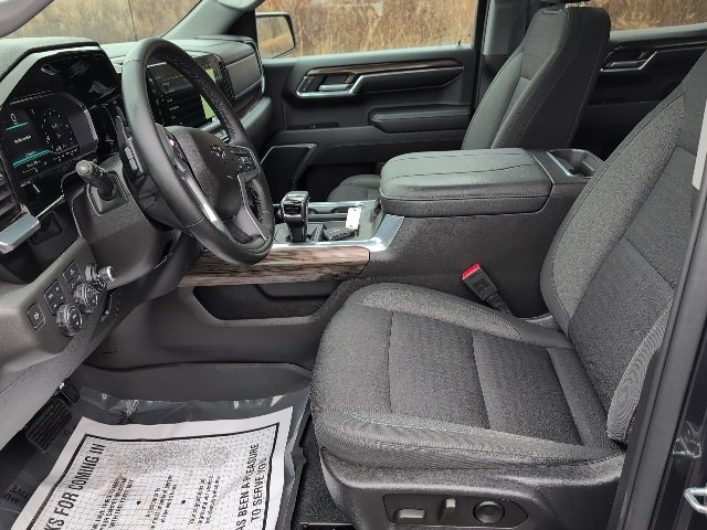 Used 2023 Chevrolet Silverado 1500 LT Trail Boss w/ LPO, Dark Essentials Package image 13