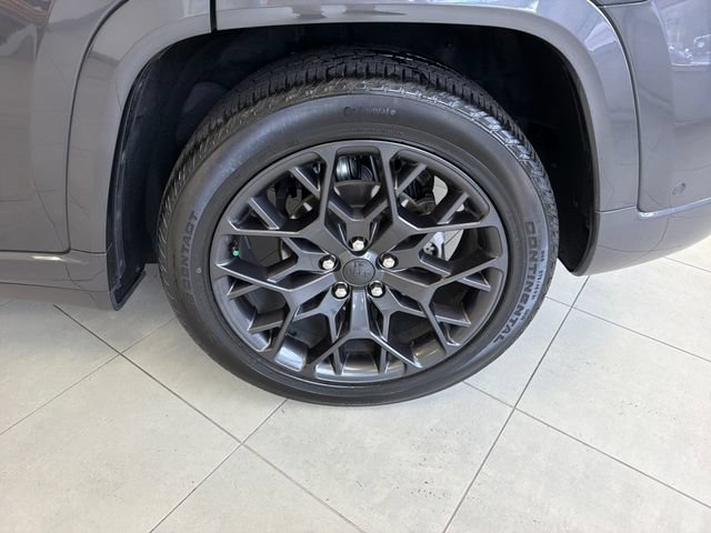 Used 2025 Jeep Grand Cherokee Summit AWD/4WD image 31