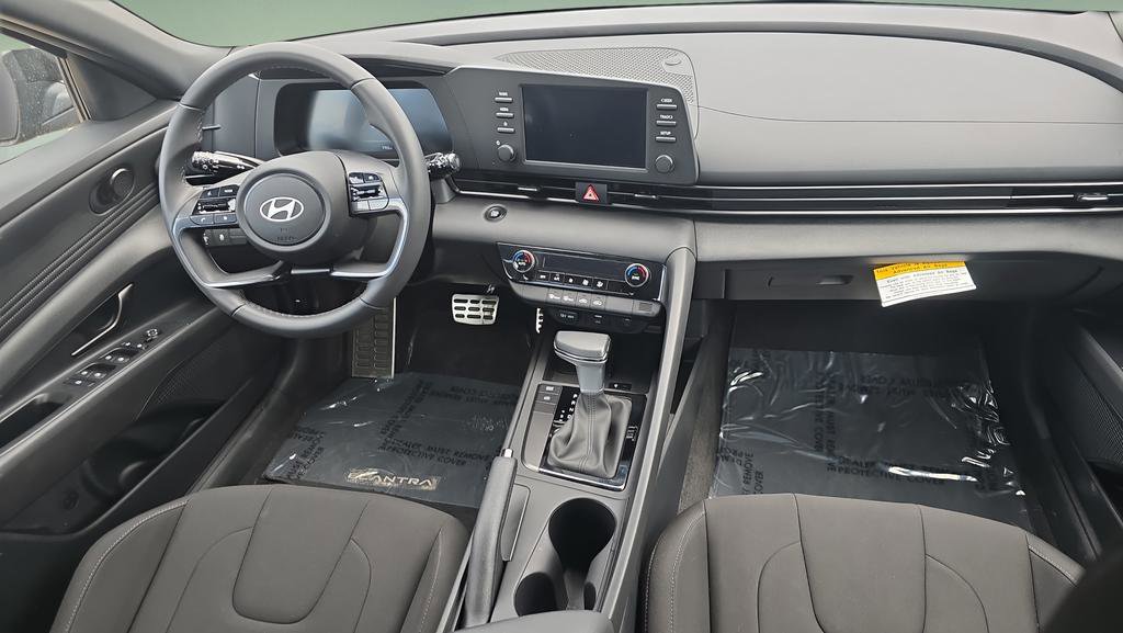 Certified 2025 Hyundai Elantra Sport FWD image 12