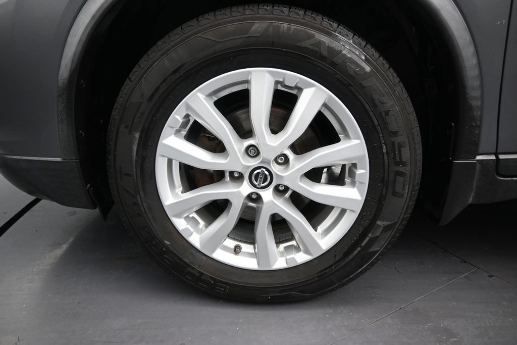 Used 2020 Nissan Rogue S w/ Special Edition Package FWD image 11