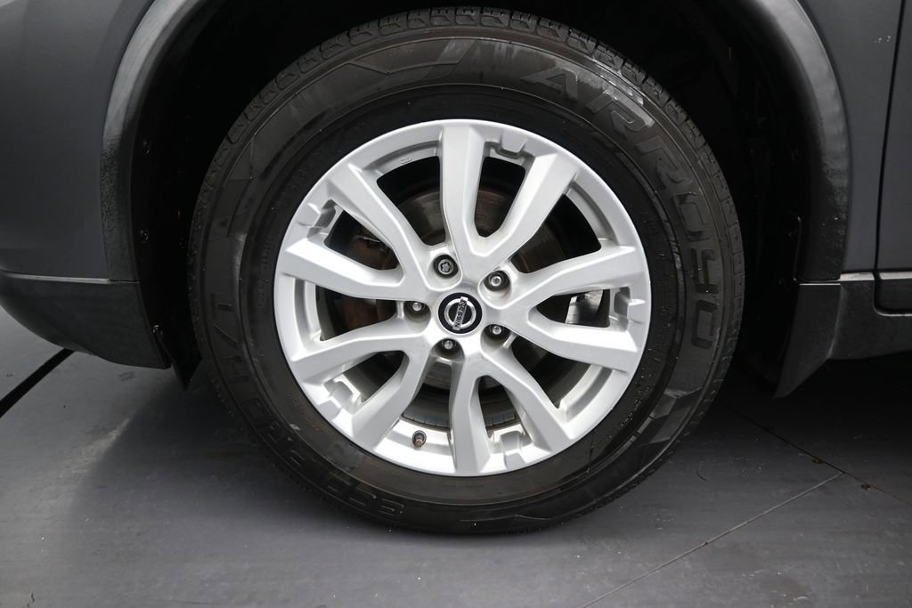 Used 2020 Nissan Rogue S w/ Special Edition Package FWD image 11