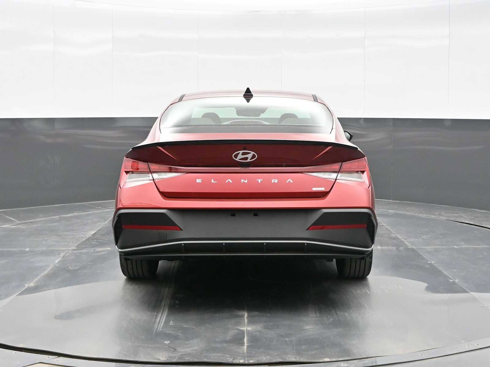 Used 2025 Hyundai Elantra SEL FWD image 6