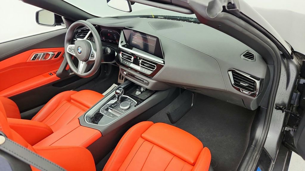 Used 2025 BMW Z4 M40i w/ Premium Package image 23