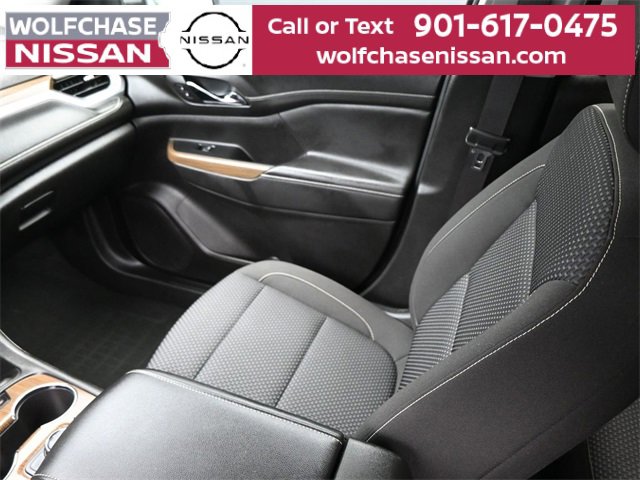 Used 2023 GMC Acadia SLE w/ Driver Convenience Package image 11
