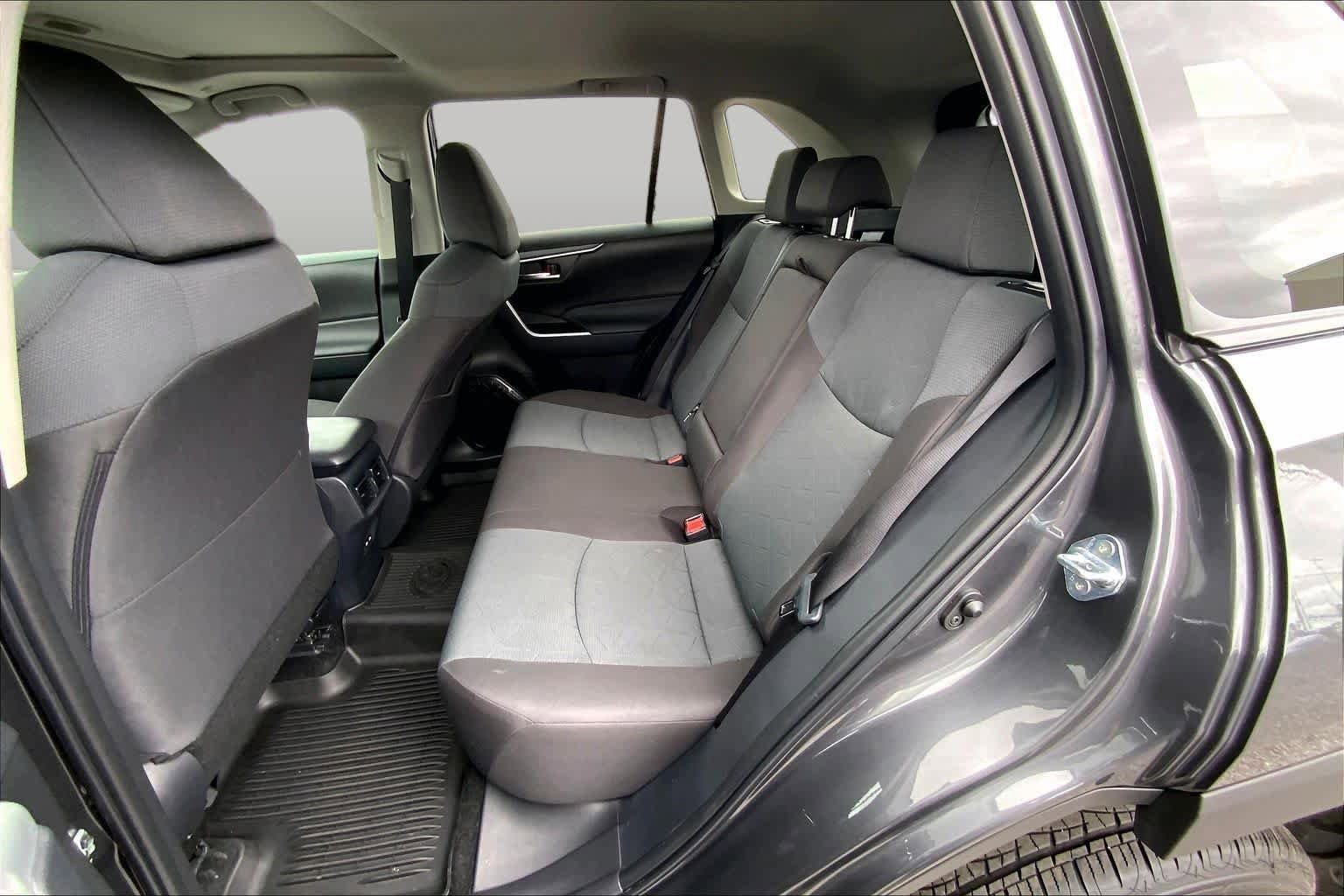 Used 2025 Toyota RAV4 XLE w/ Convenience Package FWD image 21