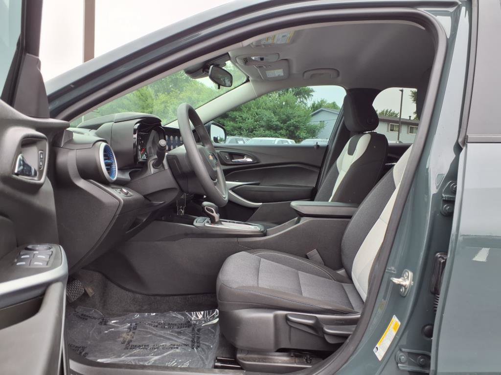 Used 2025 Chevrolet Trax LS w/ LS Convenience Package image 20