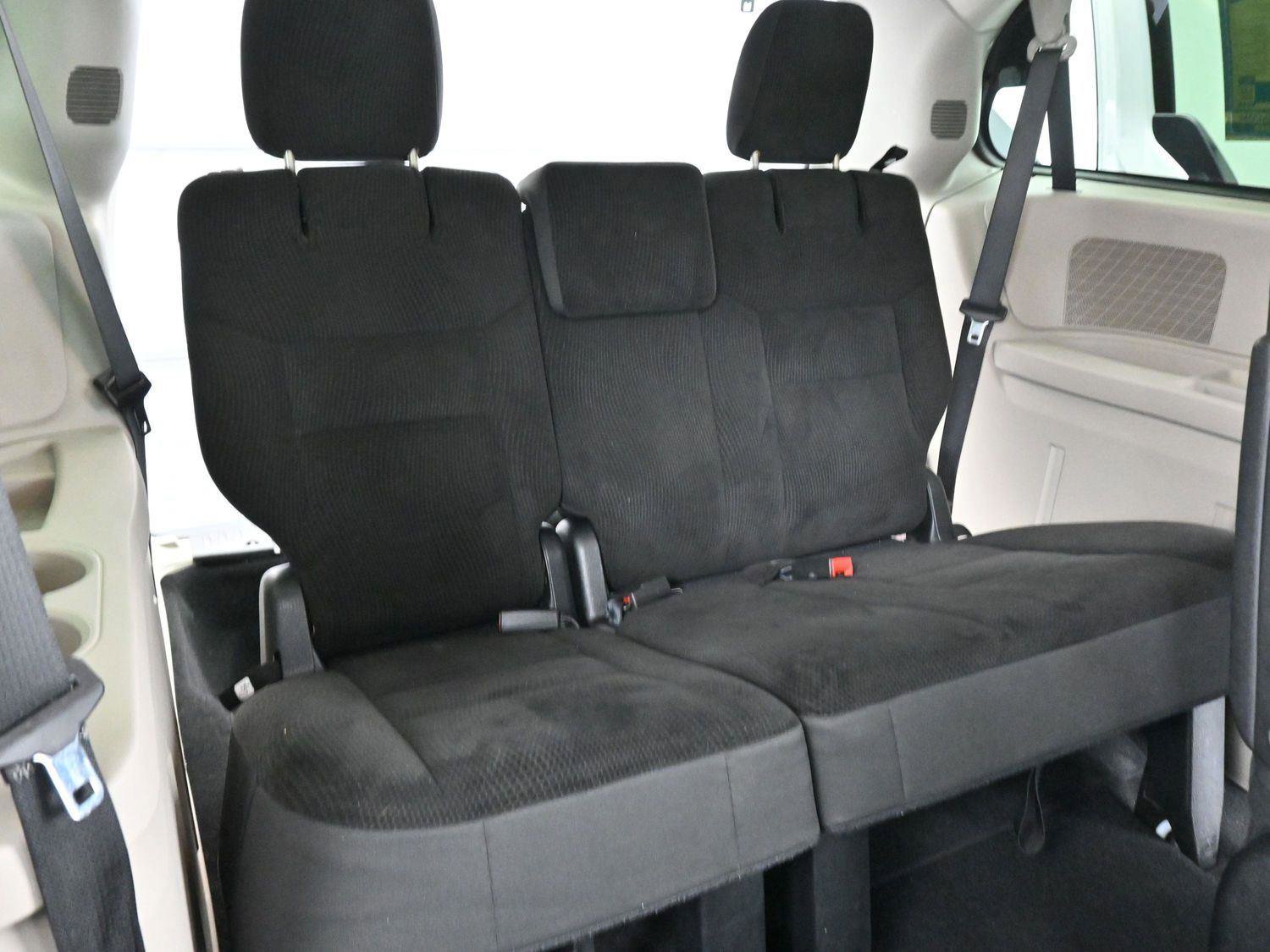 Used 2018 Dodge Grand Caravan SE w/ UConnect Hands-Free Group image 29