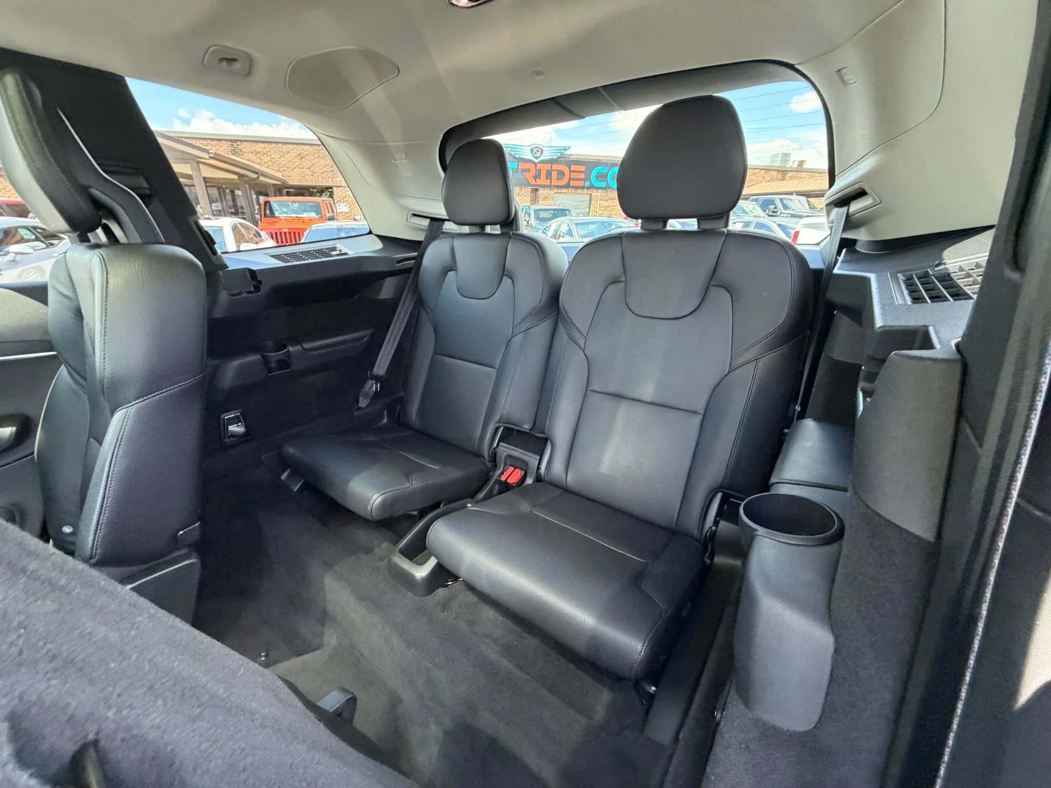 Used 2020 Volvo XC90 T6 Momentum w/ Protection Package AWD/4WD image 13