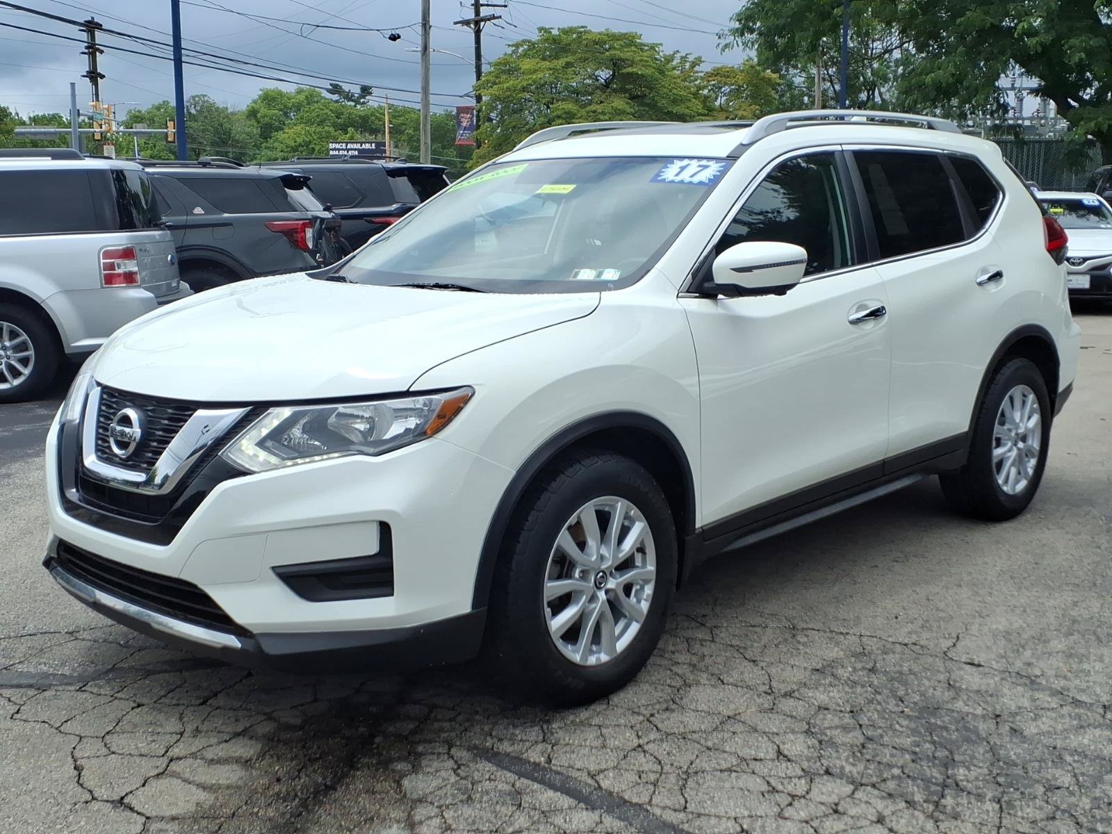 Used 2017 Nissan Rogue SV AWD/4WD image 7