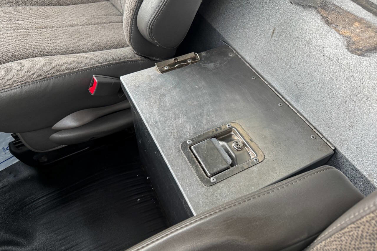 Used 2017 Chevrolet Express 2500 image 23