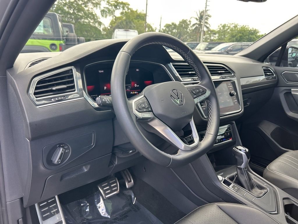 Used 2023 Volkswagen Tiguan SE R-Line image 11