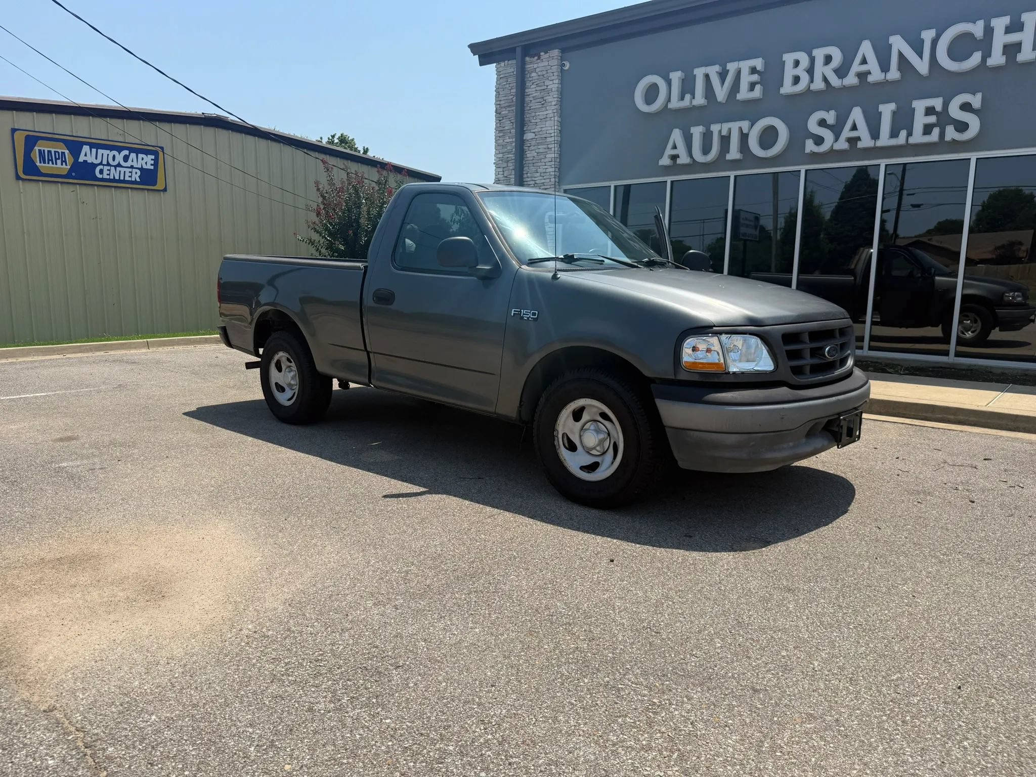 Used 2003 Ford F150 XL RWD image 2