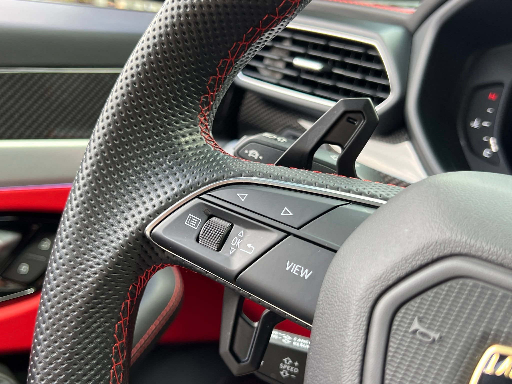 Used 2020 Lamborghini Urus AWD/4WD image 27