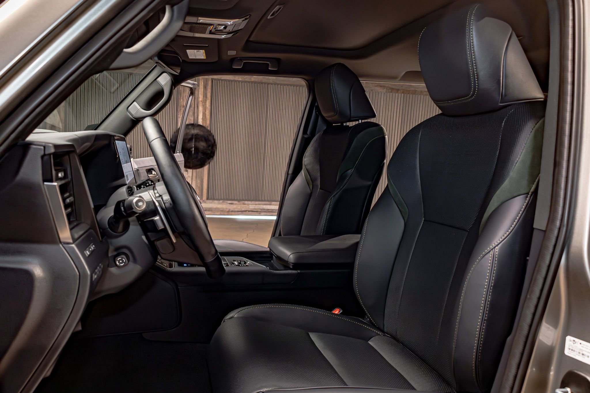 Used 2026 Lexus GX 550 w/ Accessory Package (CT) image 24