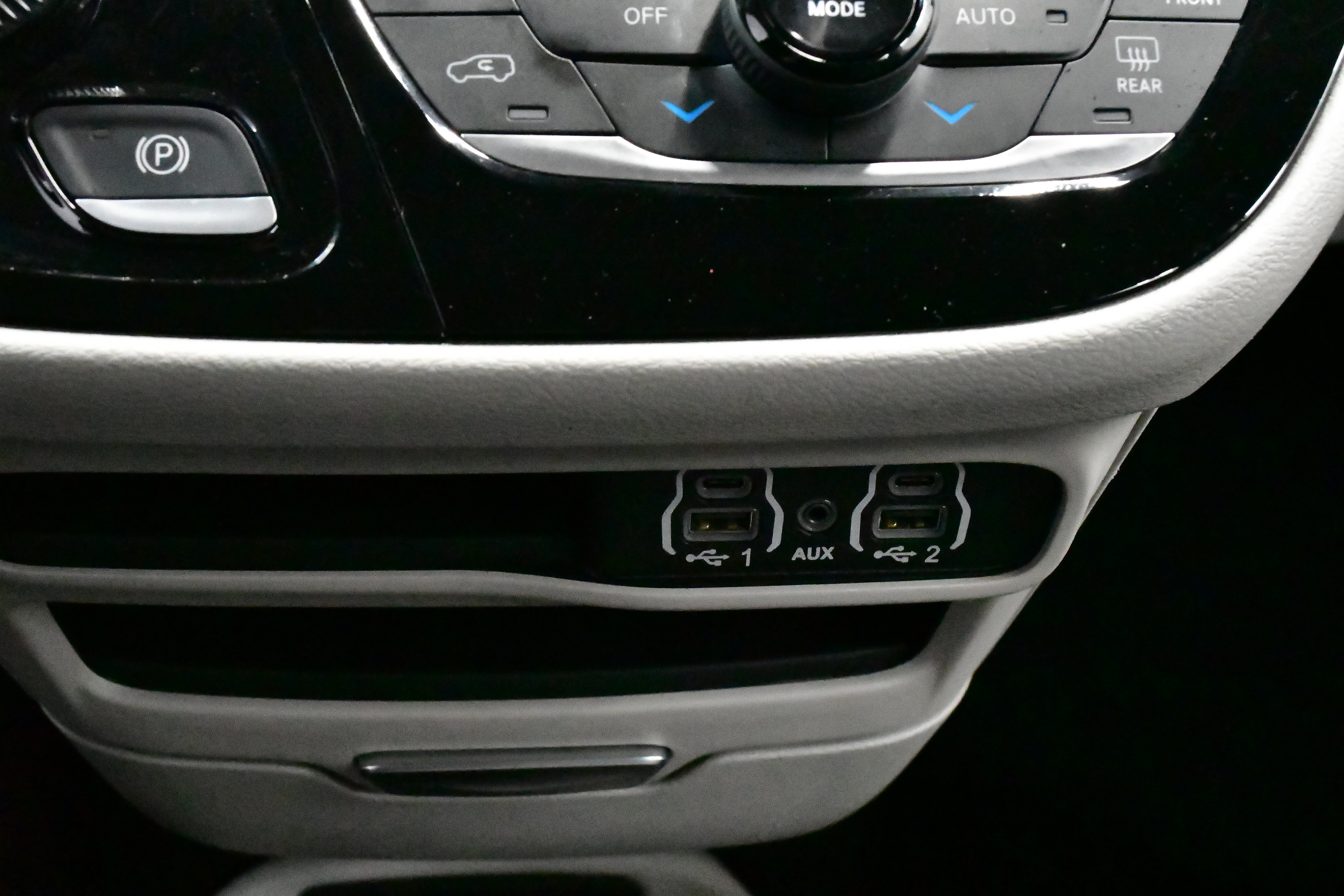 Used 2023 Chrysler Pacifica Limited image 58