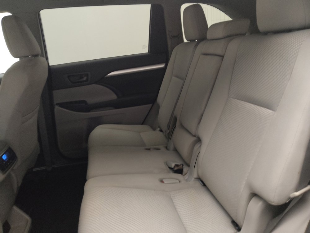 Used 2019 Toyota Highlander LE image 18