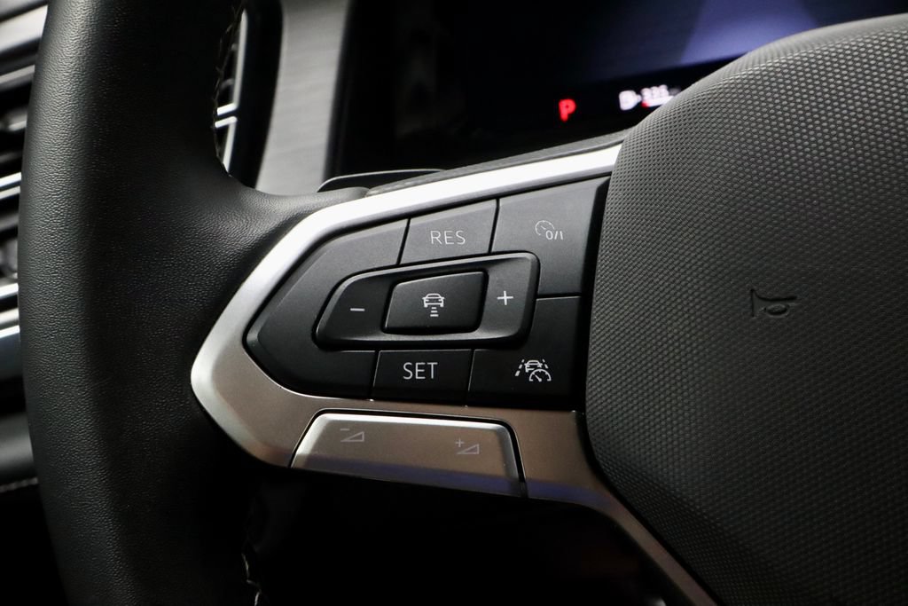 Used 2025 Volkswagen Atlas Cross Sport SE FWD image 28